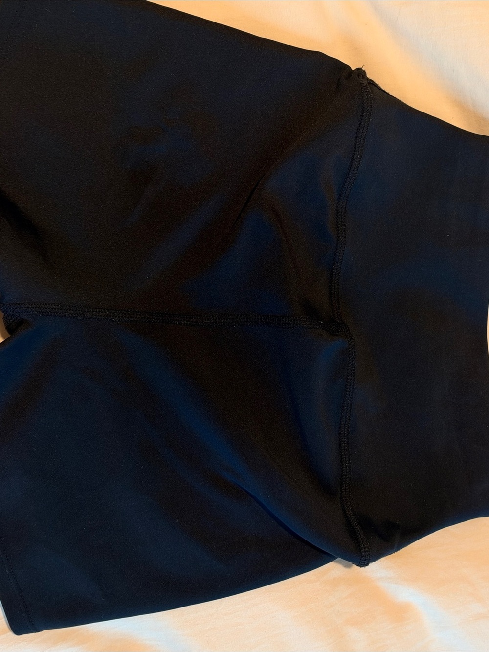 Alo Shorts - Picture 2 of 3